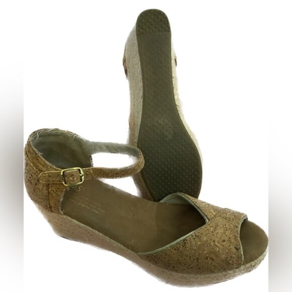 Toms TAN Classic Sandals, 9, Spring Sale - Picture 1 of 4